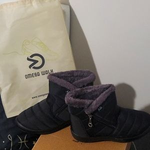 Omega Walk Fashion Sneaker fur lined WaterProof Zipper Boot. BRAND NEW